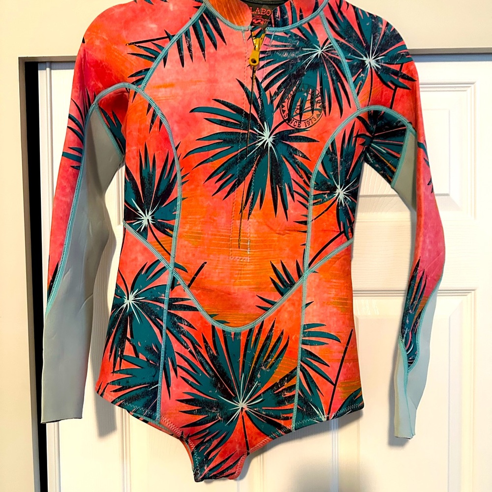 Womens wetsuit surf size8
